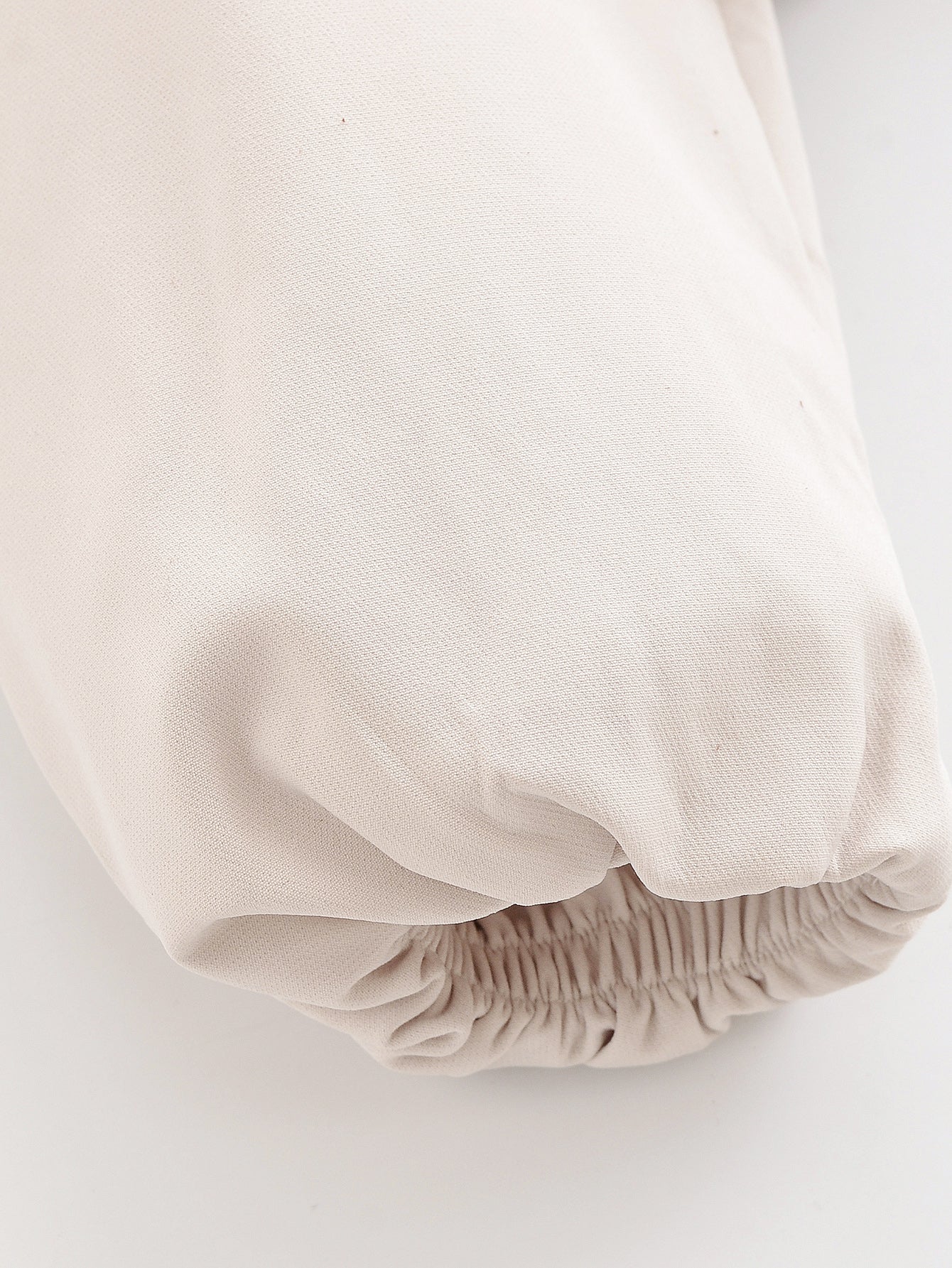 Jaqueta A Sentinela de Hawkins: Bomber Exclusiva TRAF - Atitude e Conforto Vintage.