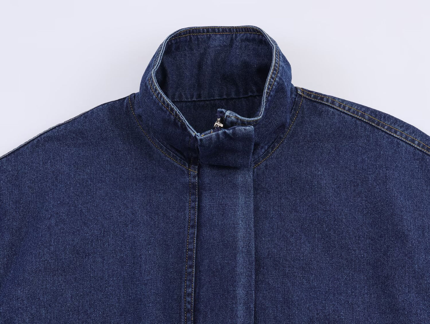 Jaqueta de Hawkins: Bomber Jeans Vintage Oversized.