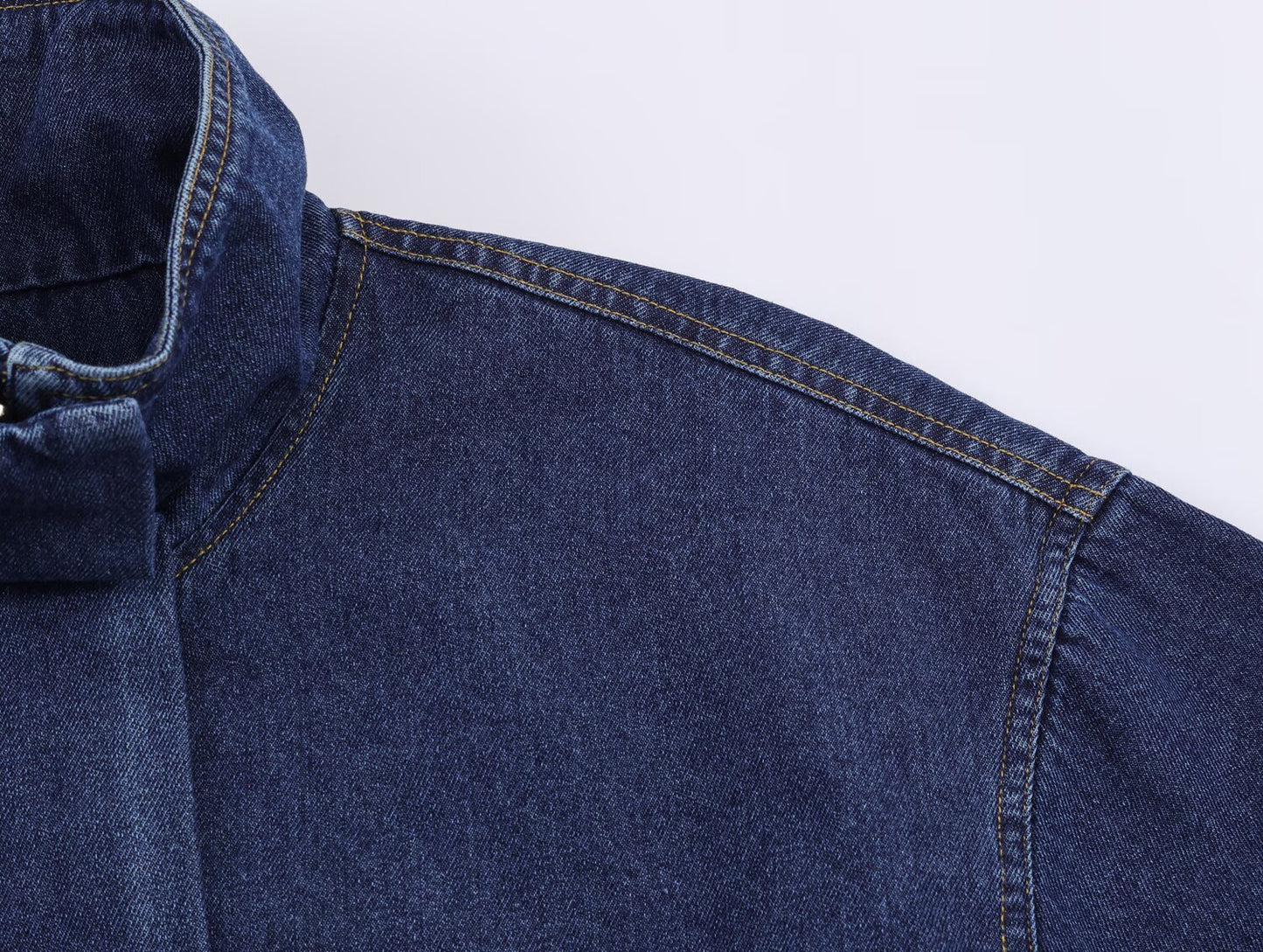 Jaqueta de Hawkins: Bomber Jeans Vintage Oversized.